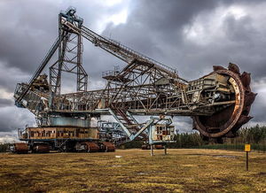 曾經輝煌的機械 巨獸 如今銹跡斑斑