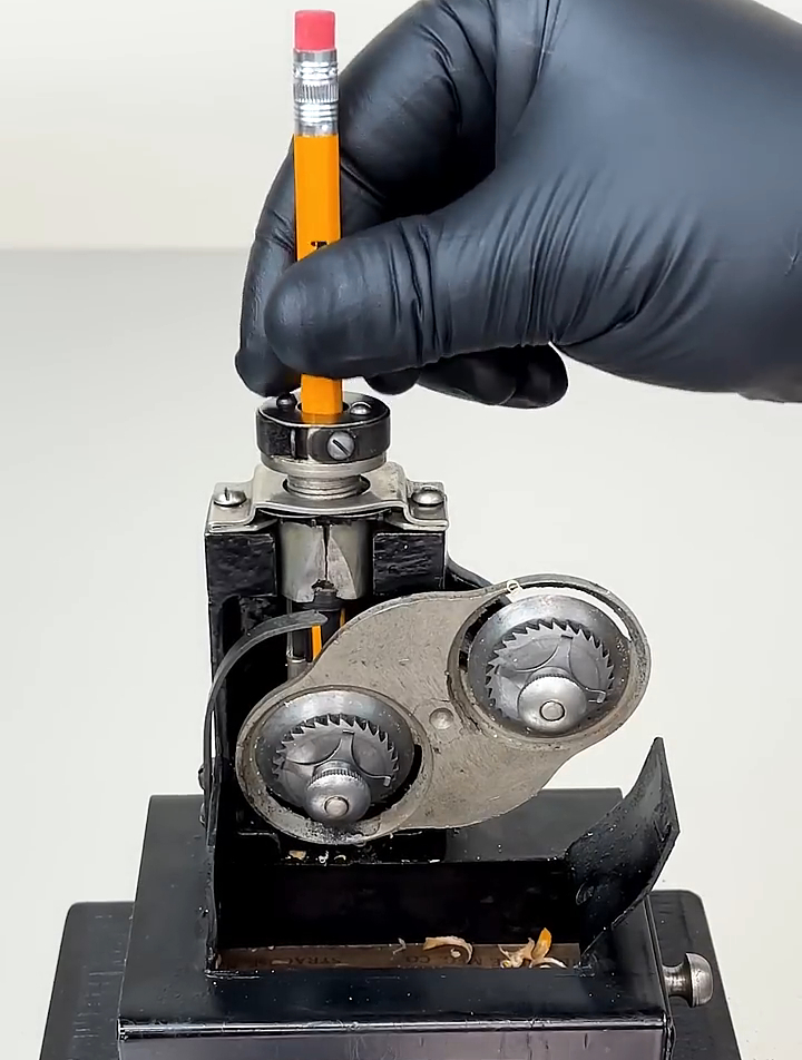 機(jī)械之美的微縮詩篇 19世紀(jì)削筆器的精致藝術(shù)