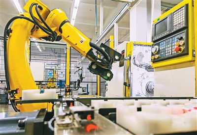 5G工廠生產(chǎn)忙 智能化機(jī)械引領(lǐng)制造新變革